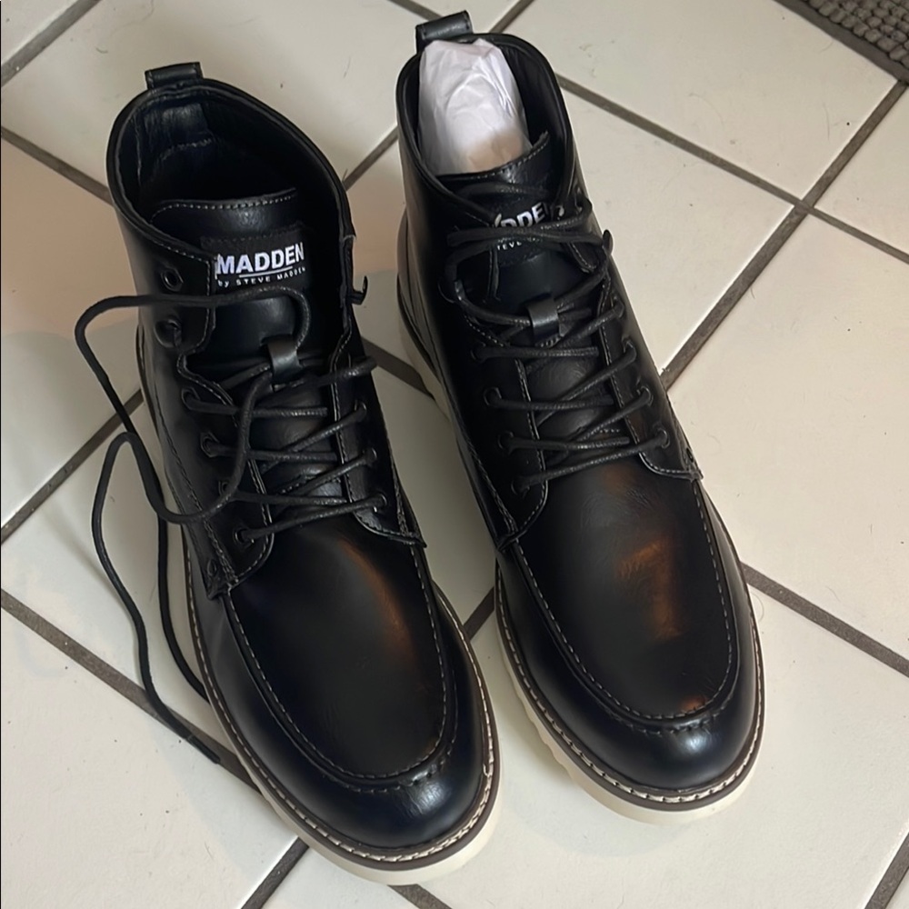 Steve Madden Daxxor Black Leather Ankle Boots